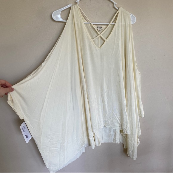 5/$25 🚨LAST CHANCE🚨 Poncho like shirt - Picture 1 of 6